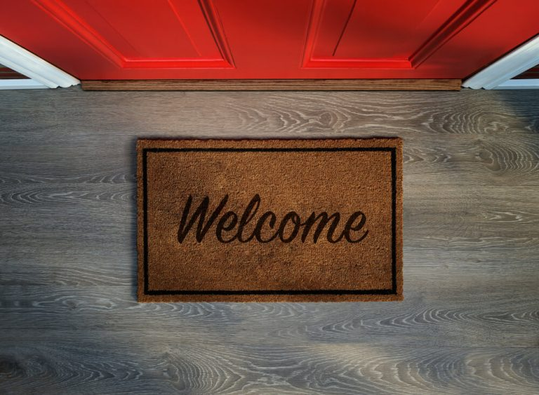 Carta bienvenida alquiler vacacional. El mensaje de bienvenida en el alojamiento hace sentir bien a los invitados.