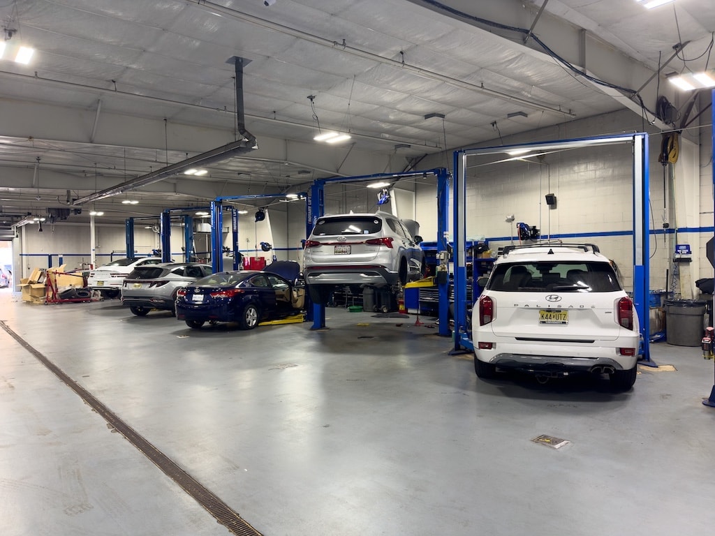 Hyundai service center near me offering Hyundai oil change and auto repair services with exclusive Hyundai oil change coupons.