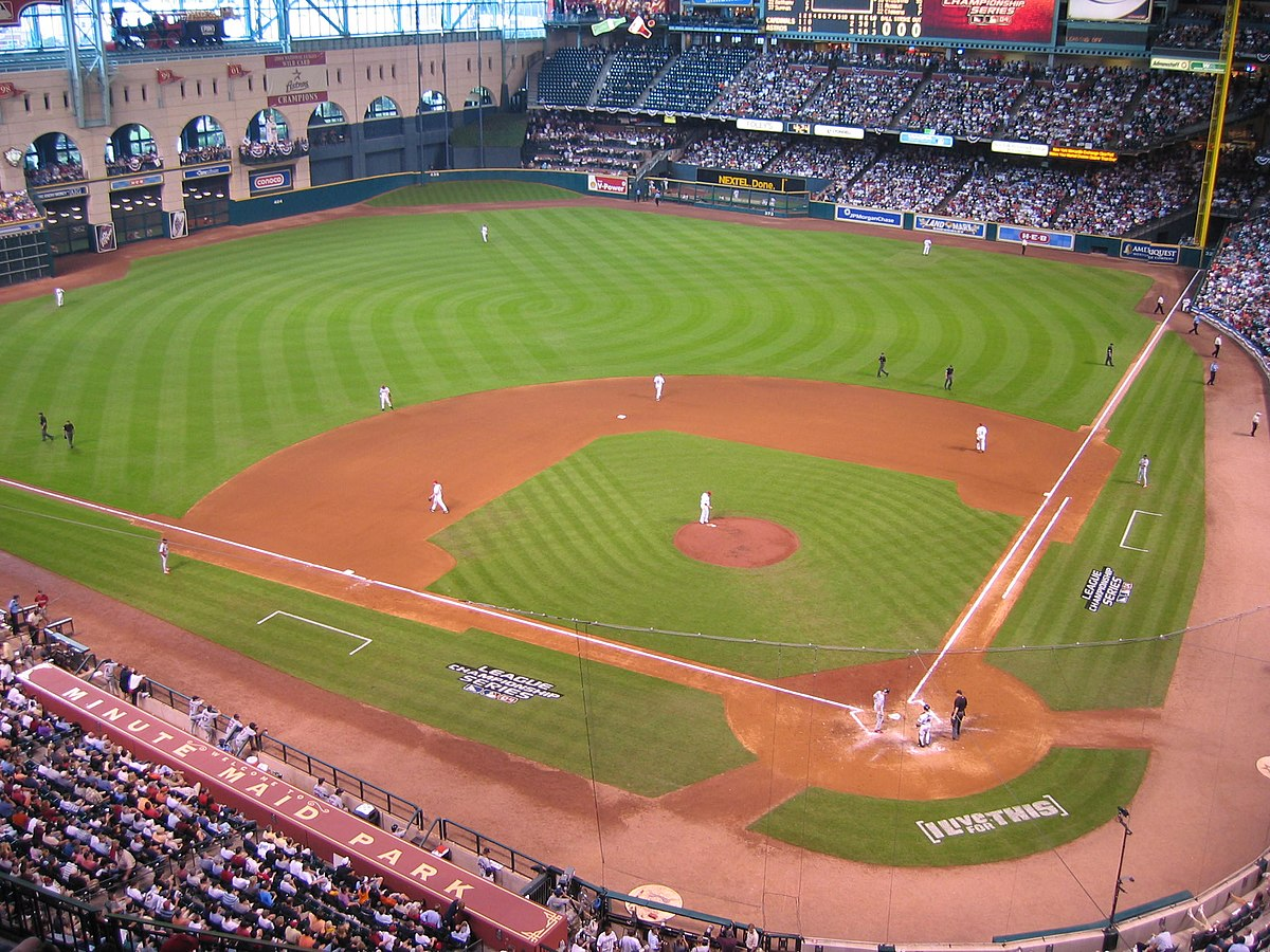 A picture of a modern MLB stadium with a retractable roof