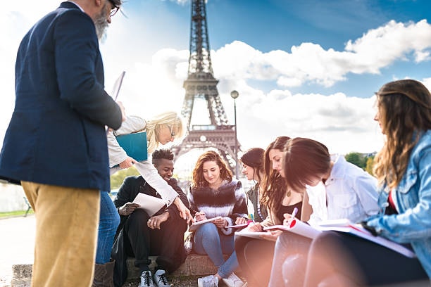 Types de contrats d'alternance en France, incluant des étudiants étrangers.
