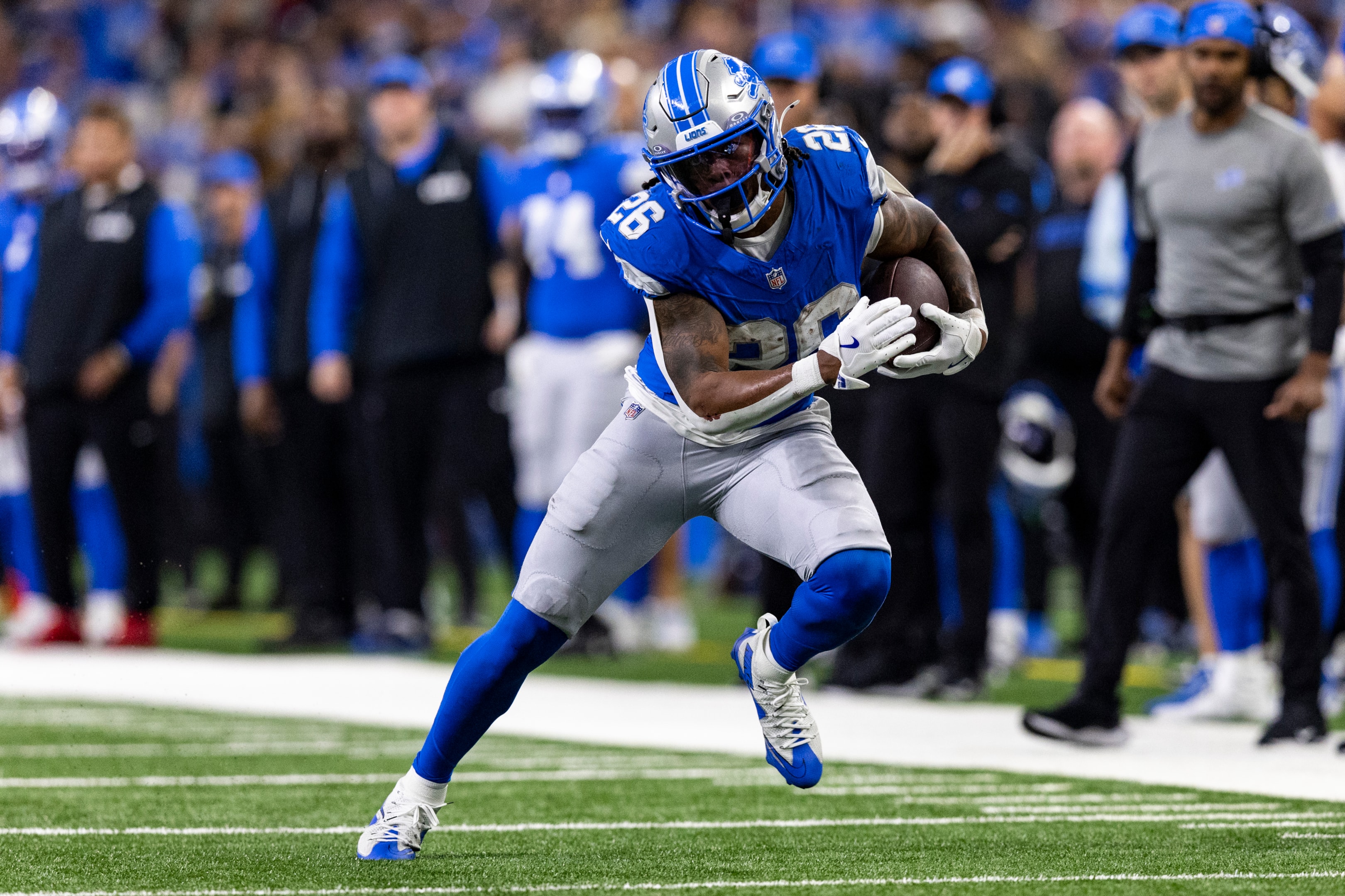 Jahmyr Gibbs of the Detroit Lions runs the ball on September 15, 2024 in Detroit, Michigan.