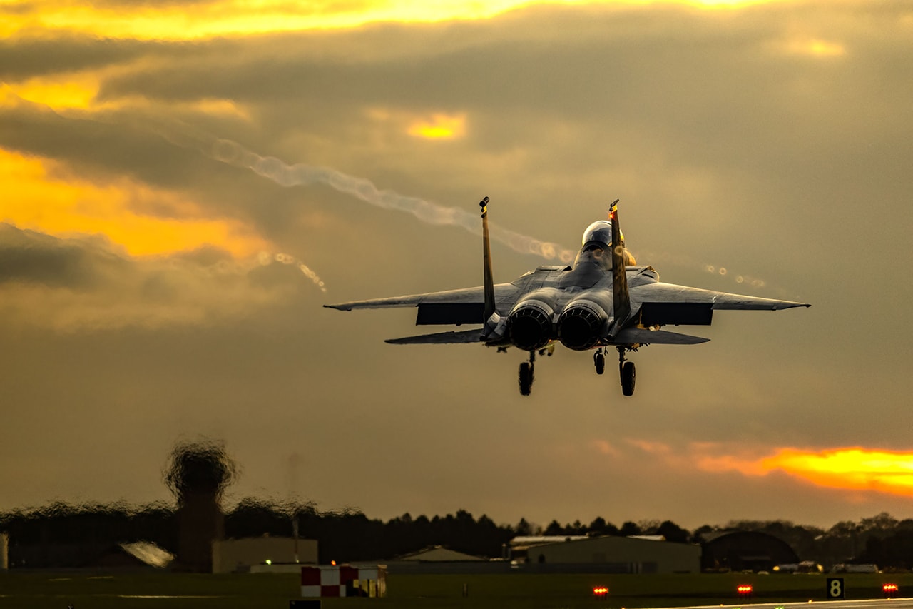 military jet supersonic speed 2200mph