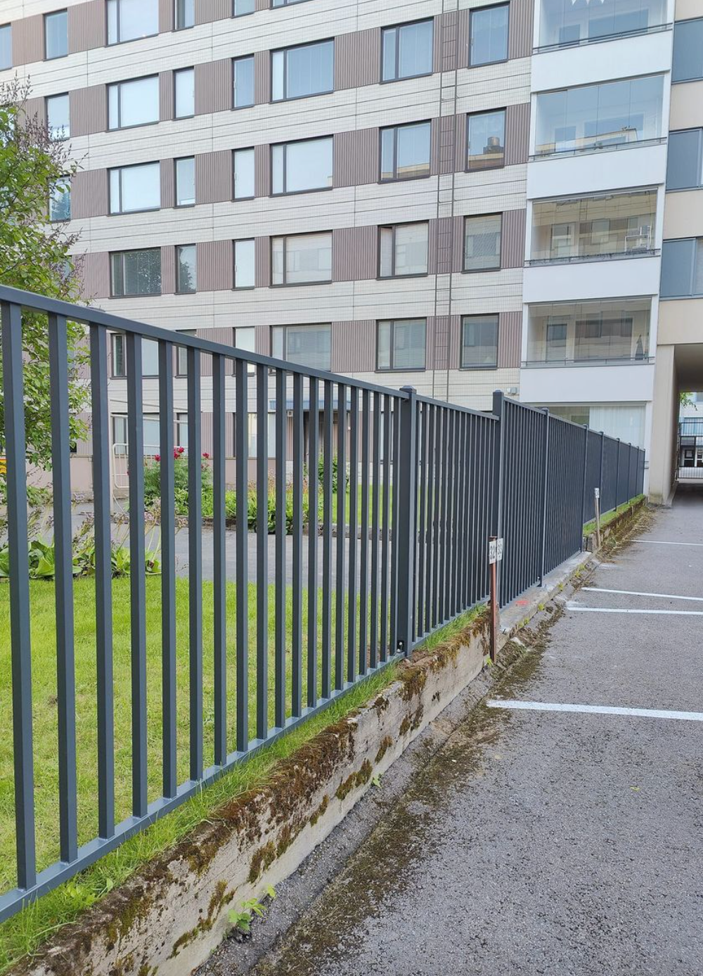 Etsinnässä täydellinen piha-aita? Valitse elementtiaita!