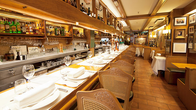 Image source: https://www.barcelonaturisme.com/wv3/en/restaurant/183373/botafumeiro.html     Caption: Inside of Botafumeiro
