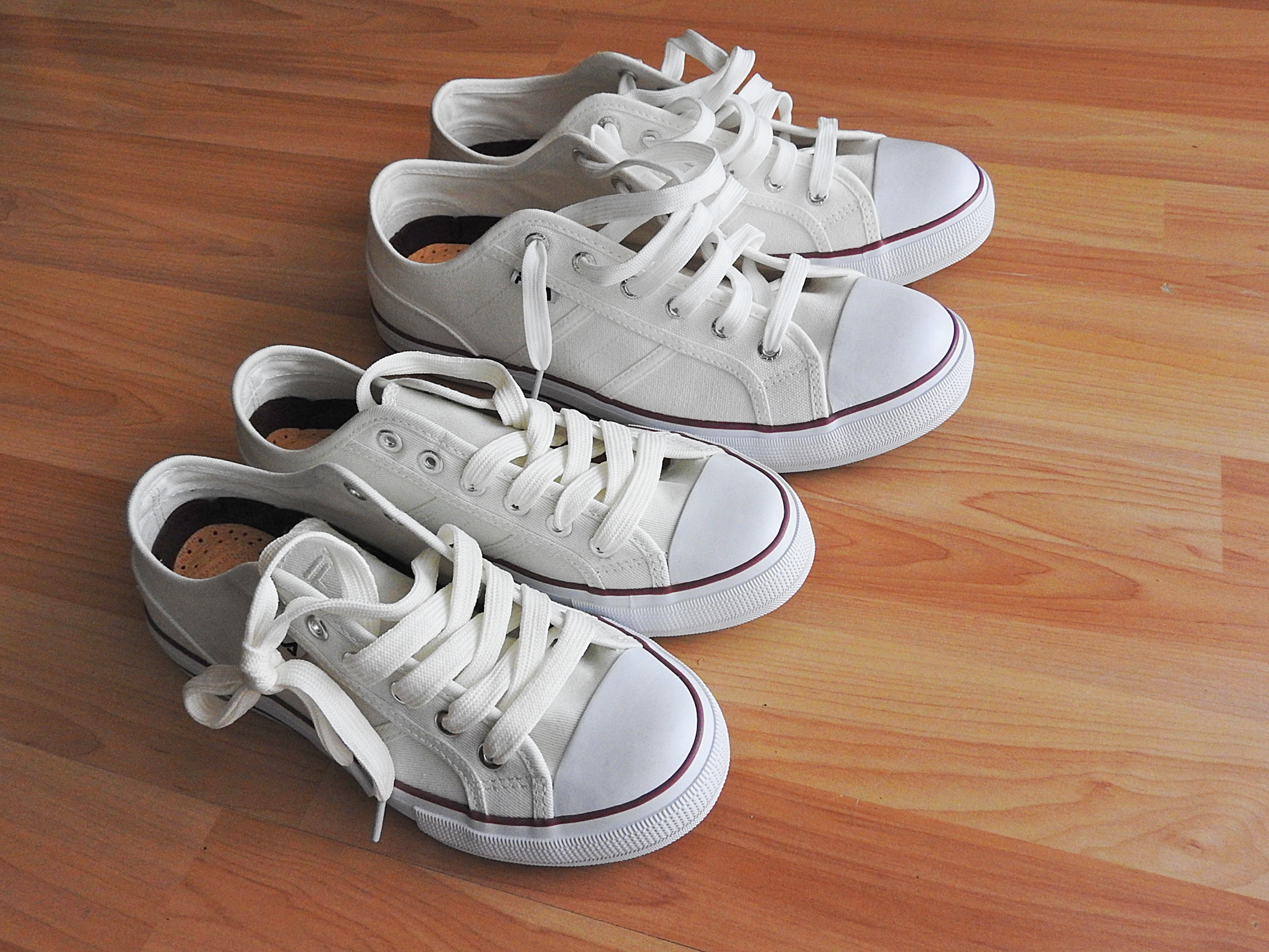 Cleaning white converse with toothpaste best sale