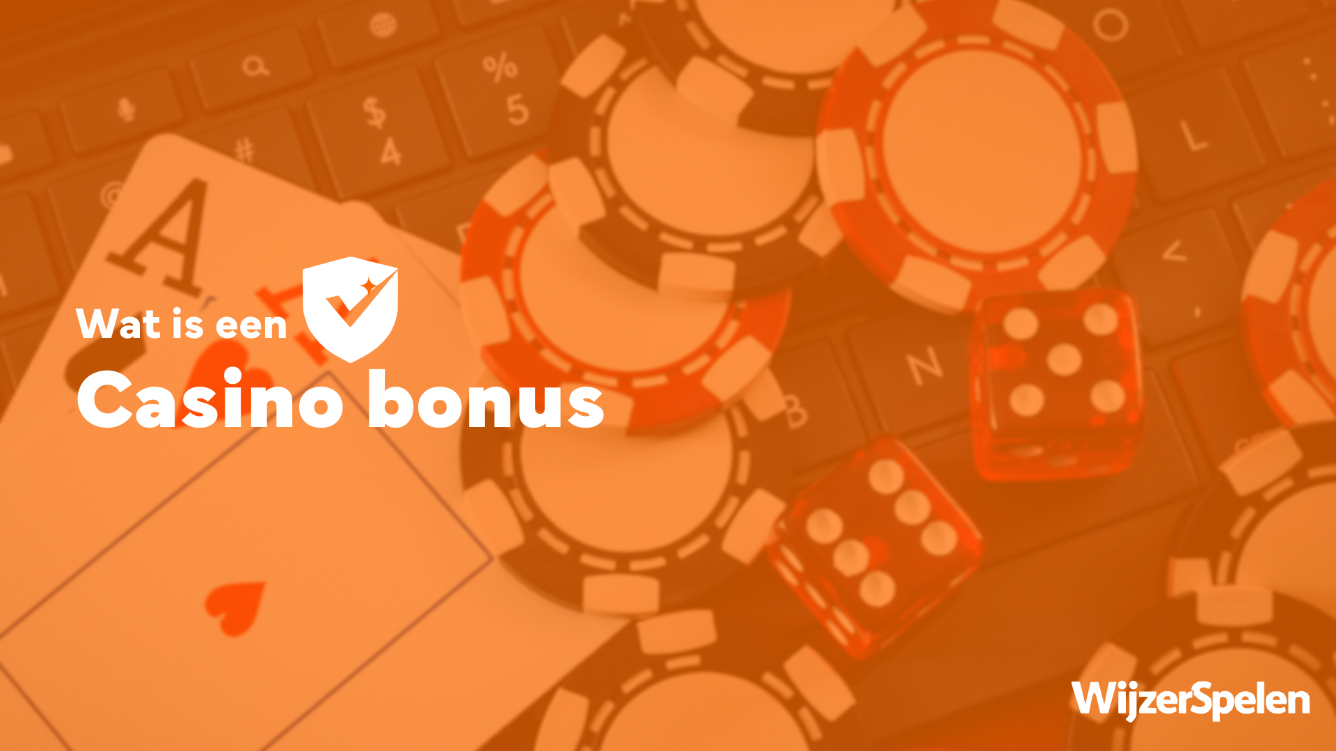 Illustratie met casinofiches, dobbelstenen en een speelkaart, met de tekst ‘Wat is een casino bonus’, in oranje tinten, van WijzerSpelen.