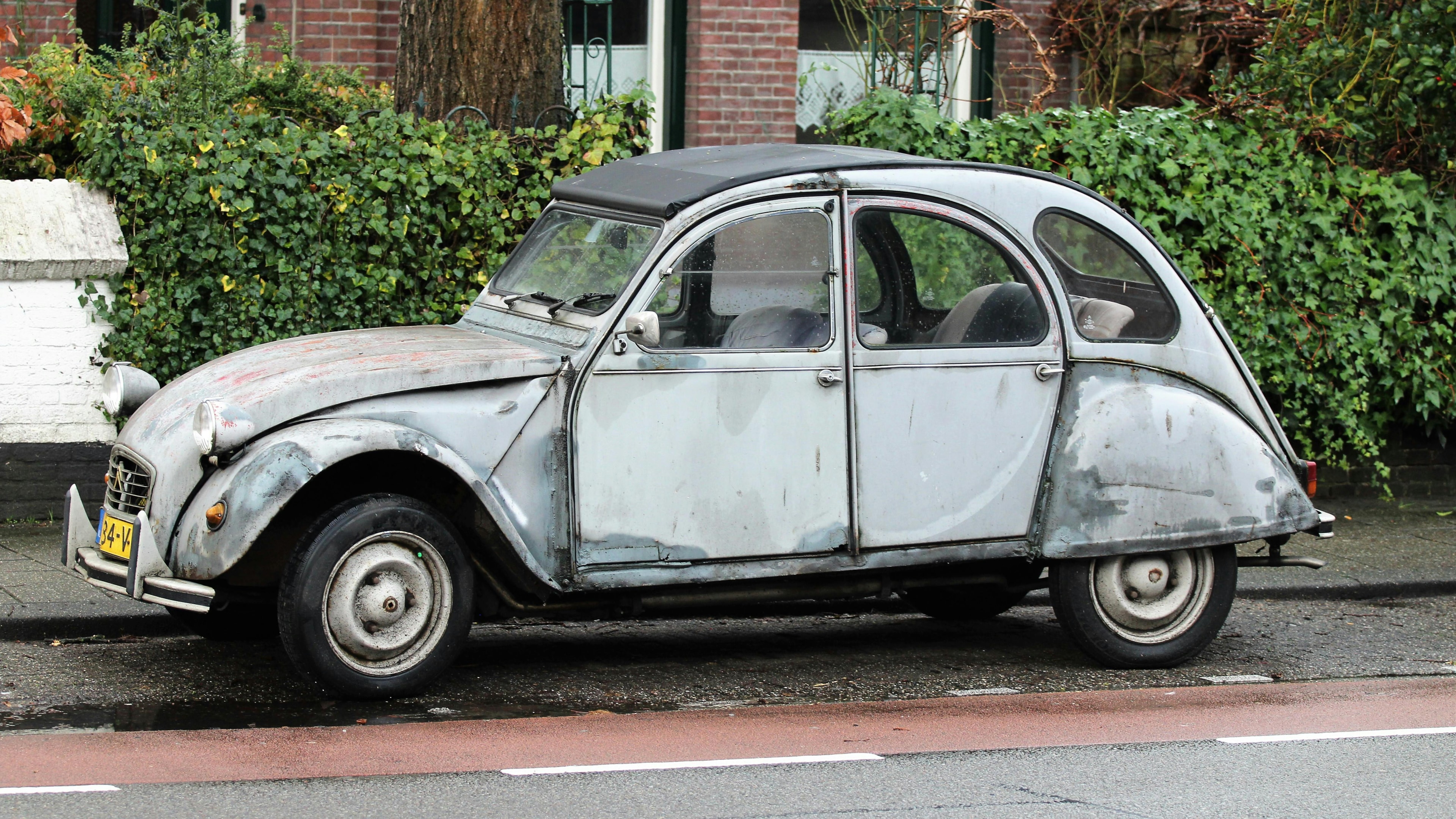 hoeveel km kan een auto rijden: Een tweedehands auto met een kilometerstand van 200.000 km.