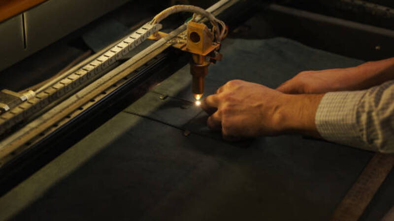 An expert cutting leather with proper laser cutting parameters. 
