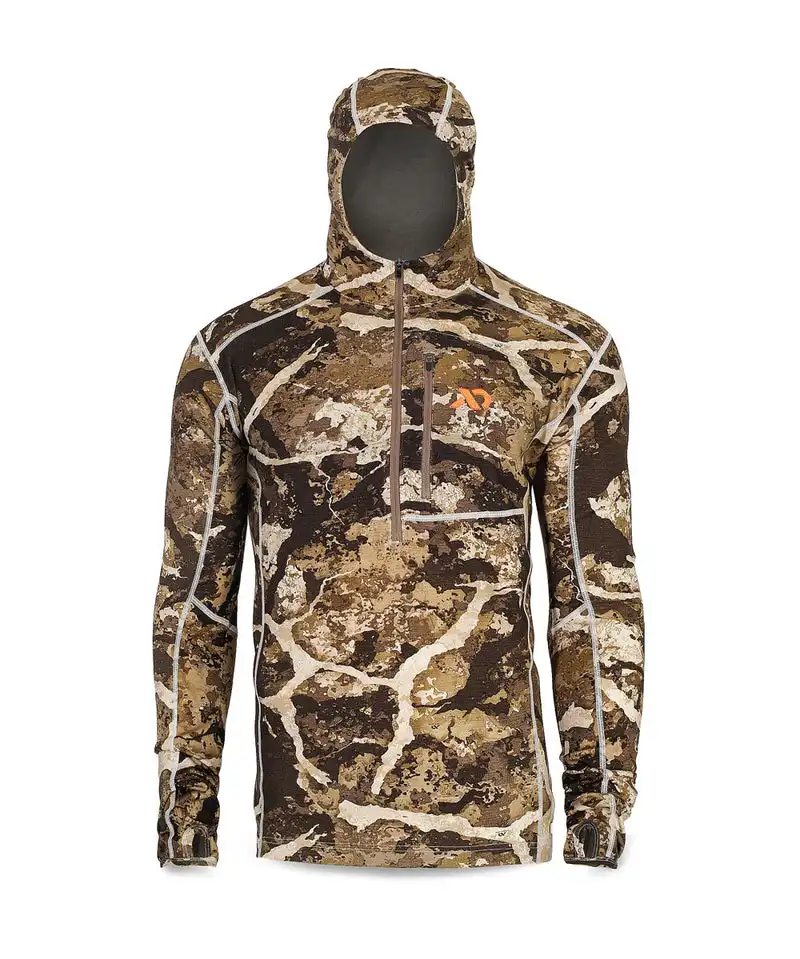 long-sleeved-and-hooded-hunting-jacket