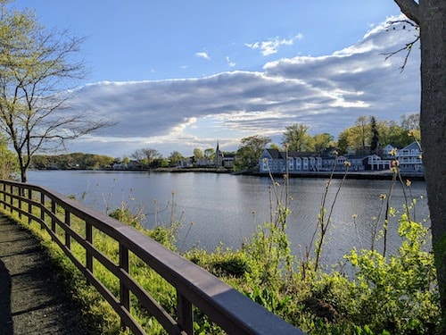 A walk along the Saugatuck River, a Connecticut-based river