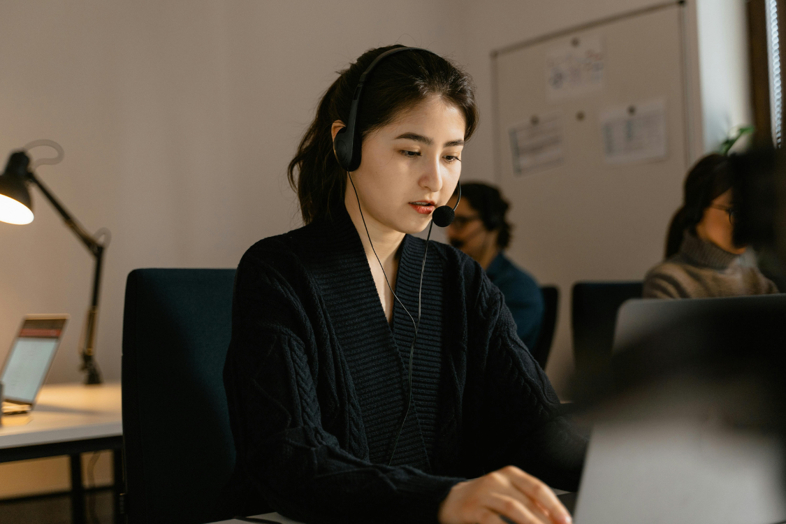 Filipino BPO worker at her desk, highlighting the impact of cost of living on remote salaries