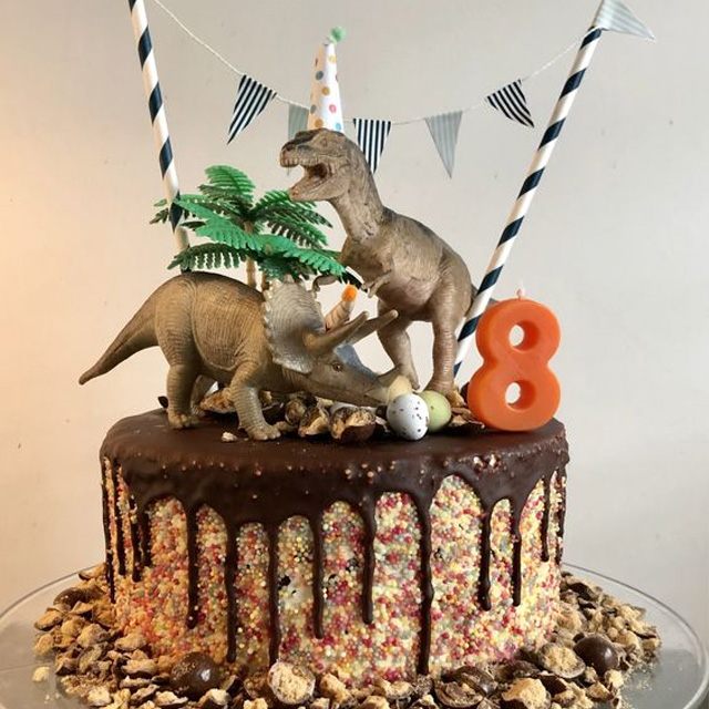 Dinosaurus kinderfeestje vieren Dino taart maken