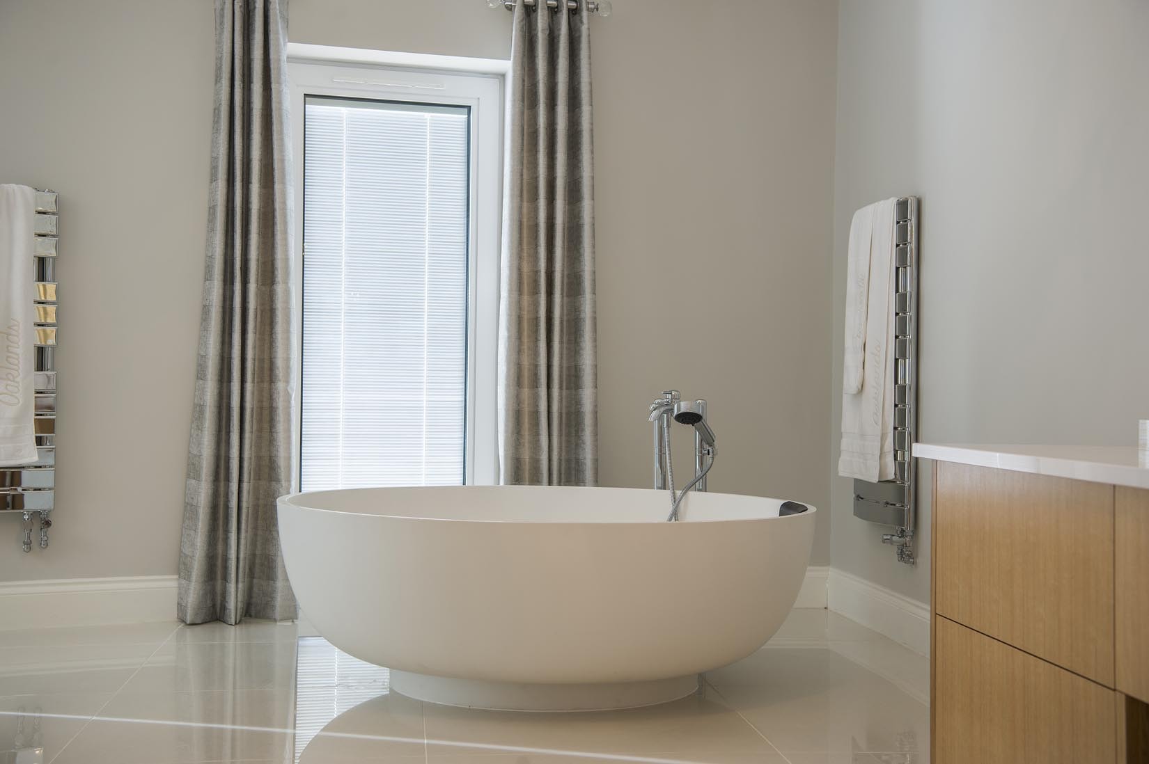 integrated blinds in bathroom for privacy