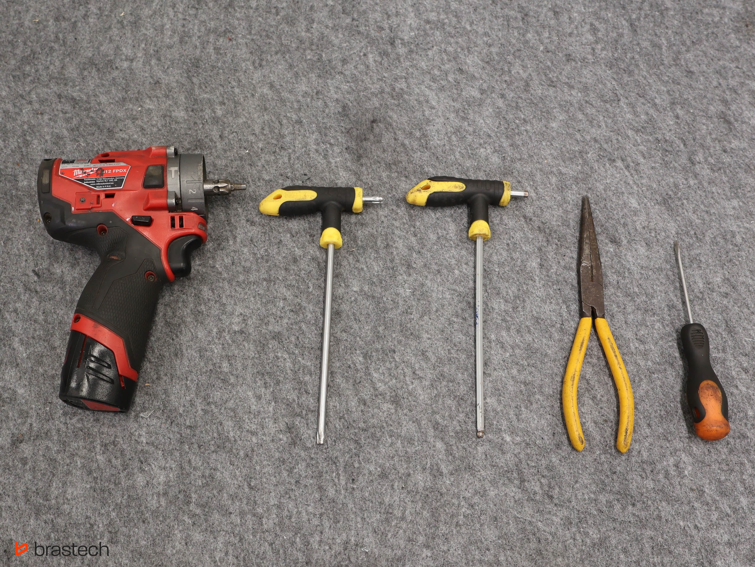 Bezpieczne przechowywanie narzędzi- najlepsze rozwiązania dla Twojego warsztatu! 11 Czyszczenie i konserwacja narzędzi warsztatowych. Źródło: Brastech