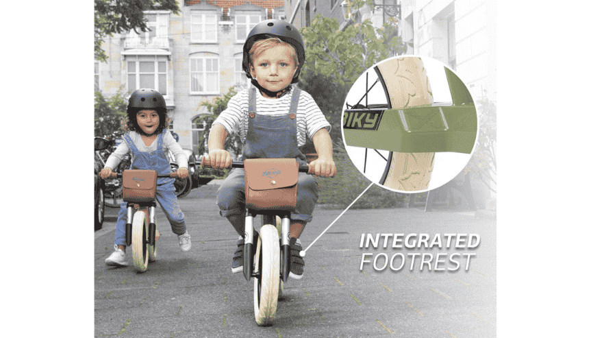 chłopiec i dziewczynka na rowerku dziecięcym