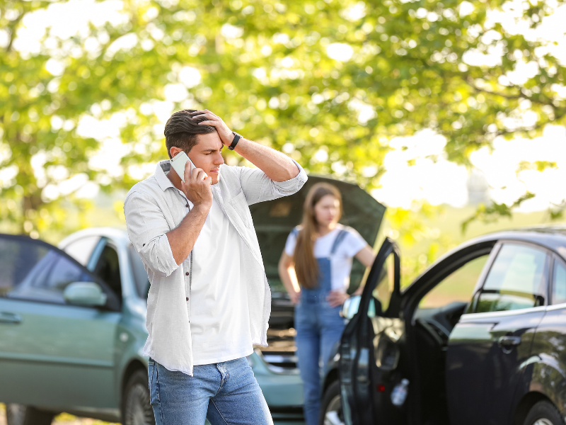 Image of a person calling a lawyer after a car accident in Duluth, GA.