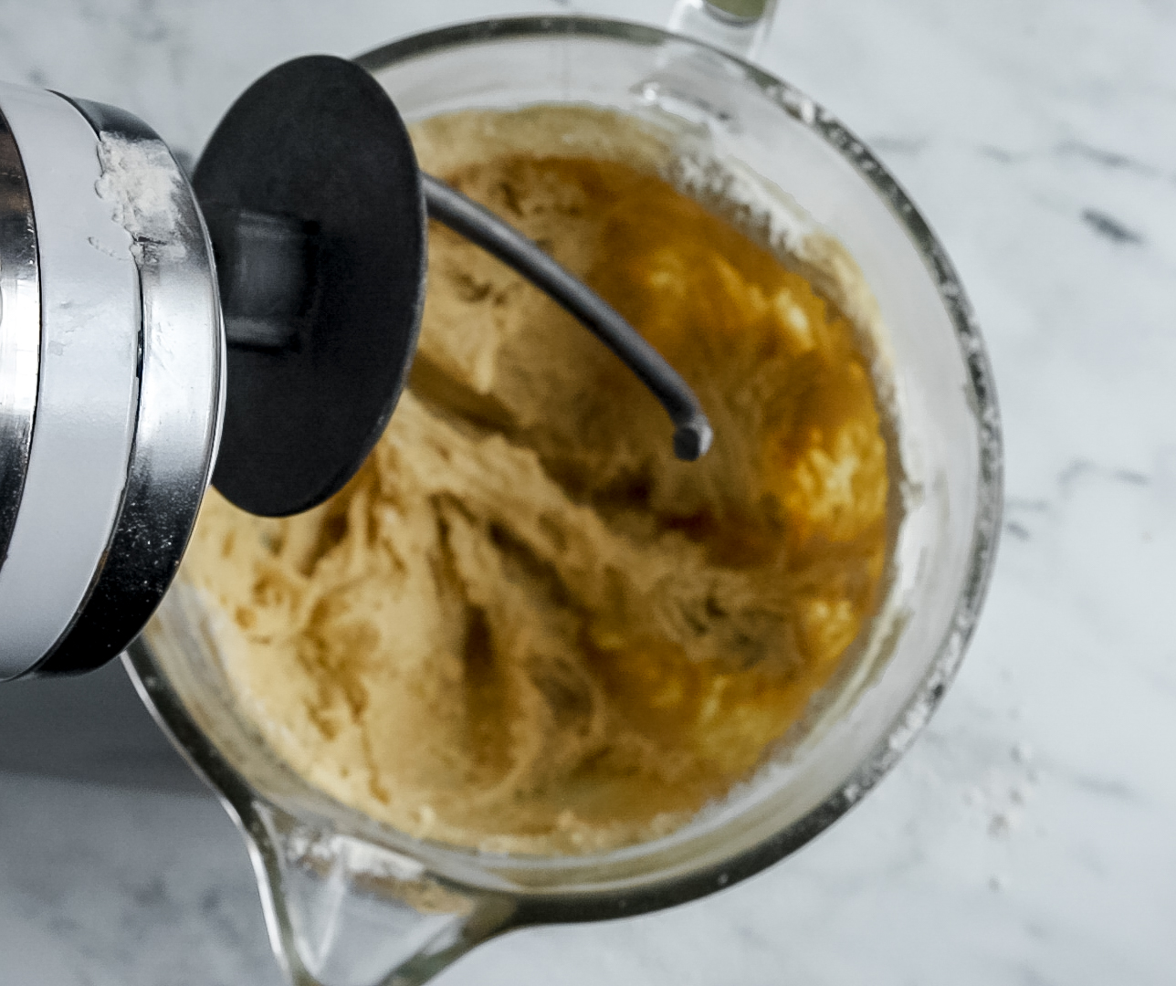 Hand Mixer Vs. Stand Mixer – Which Is Better For Baking