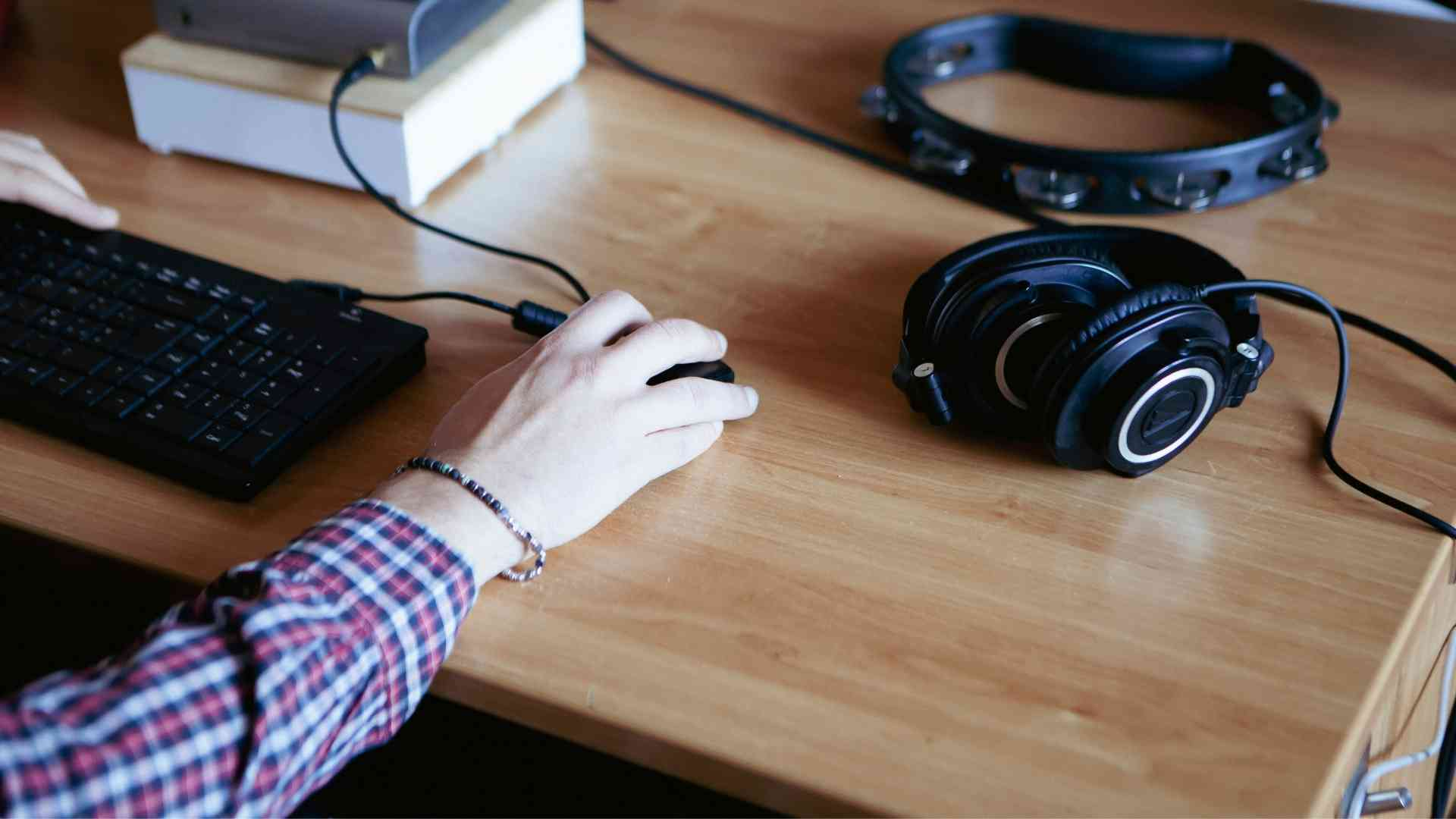 Studio headphones