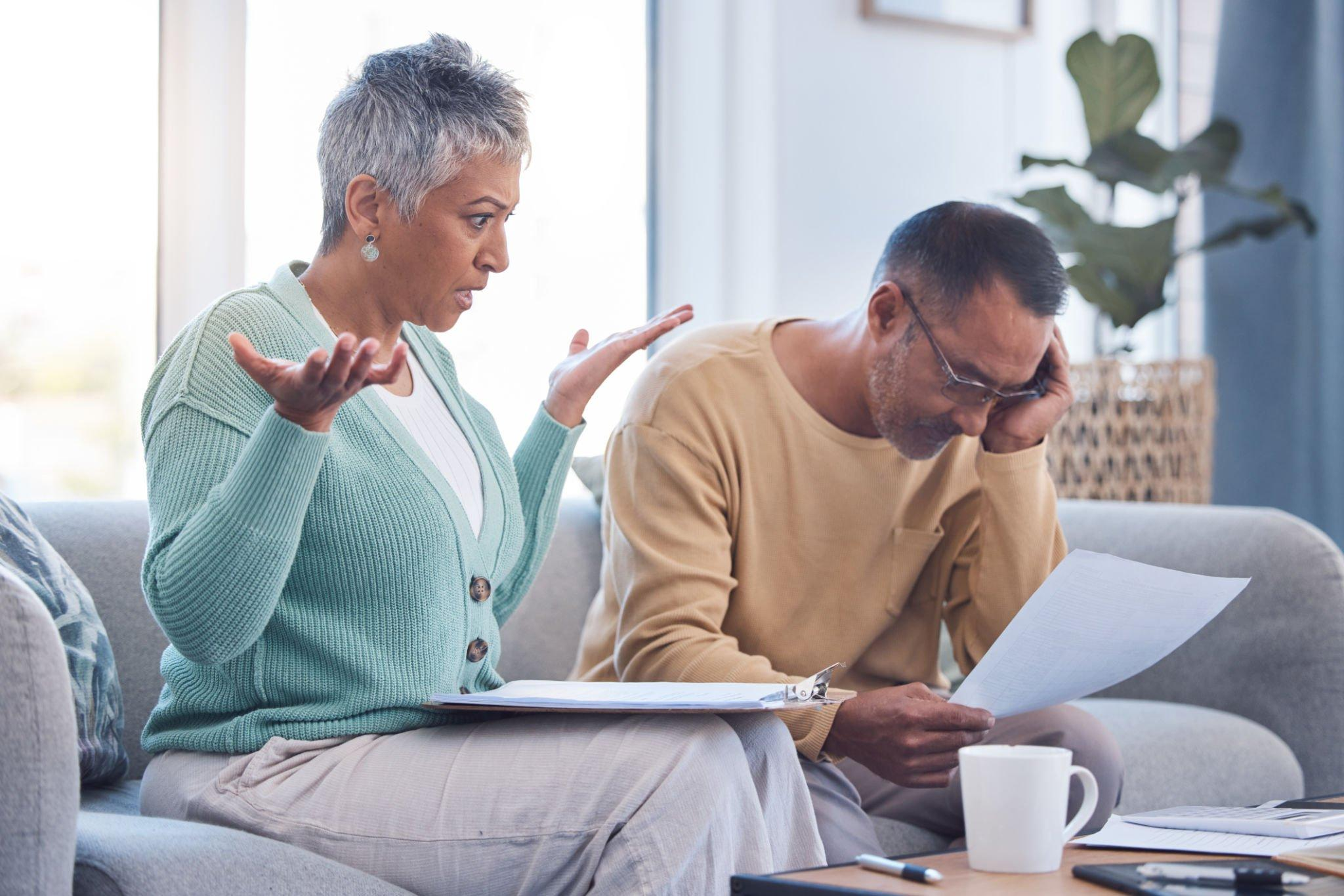 A stressed couple in the acute stress phase, with expressions indicating that stressful life events may be a triggering or exacerbating factor in their current state.