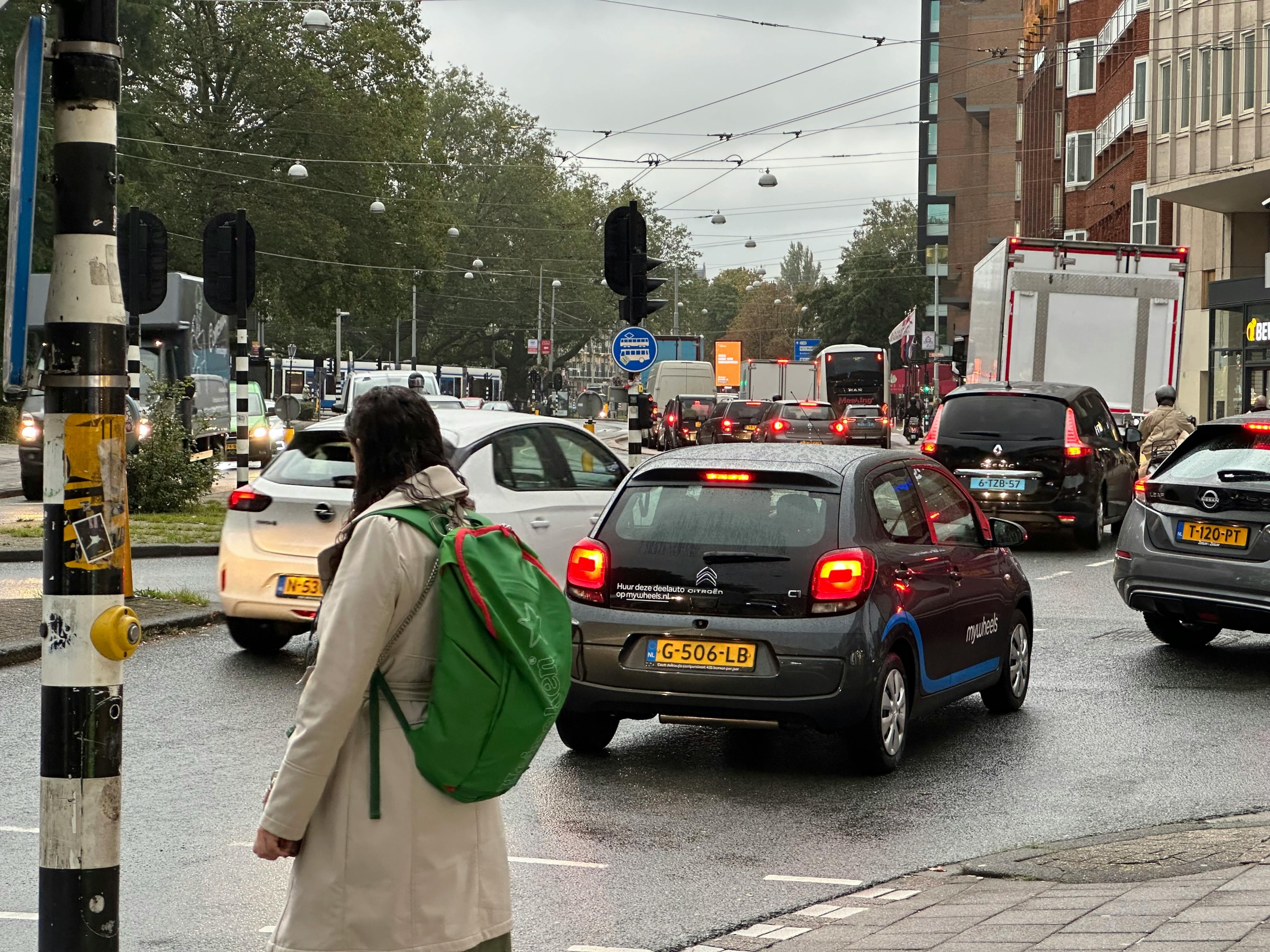 fiscale waarde auto: Een afbeelding van een zakelijke auto die gebruikt wordt voor privédoeleinden.