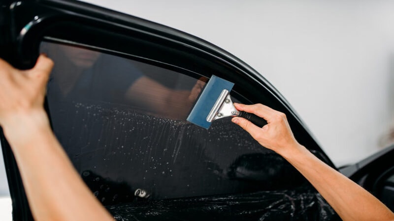 Smoothing film with a squeegee ensures successful installation