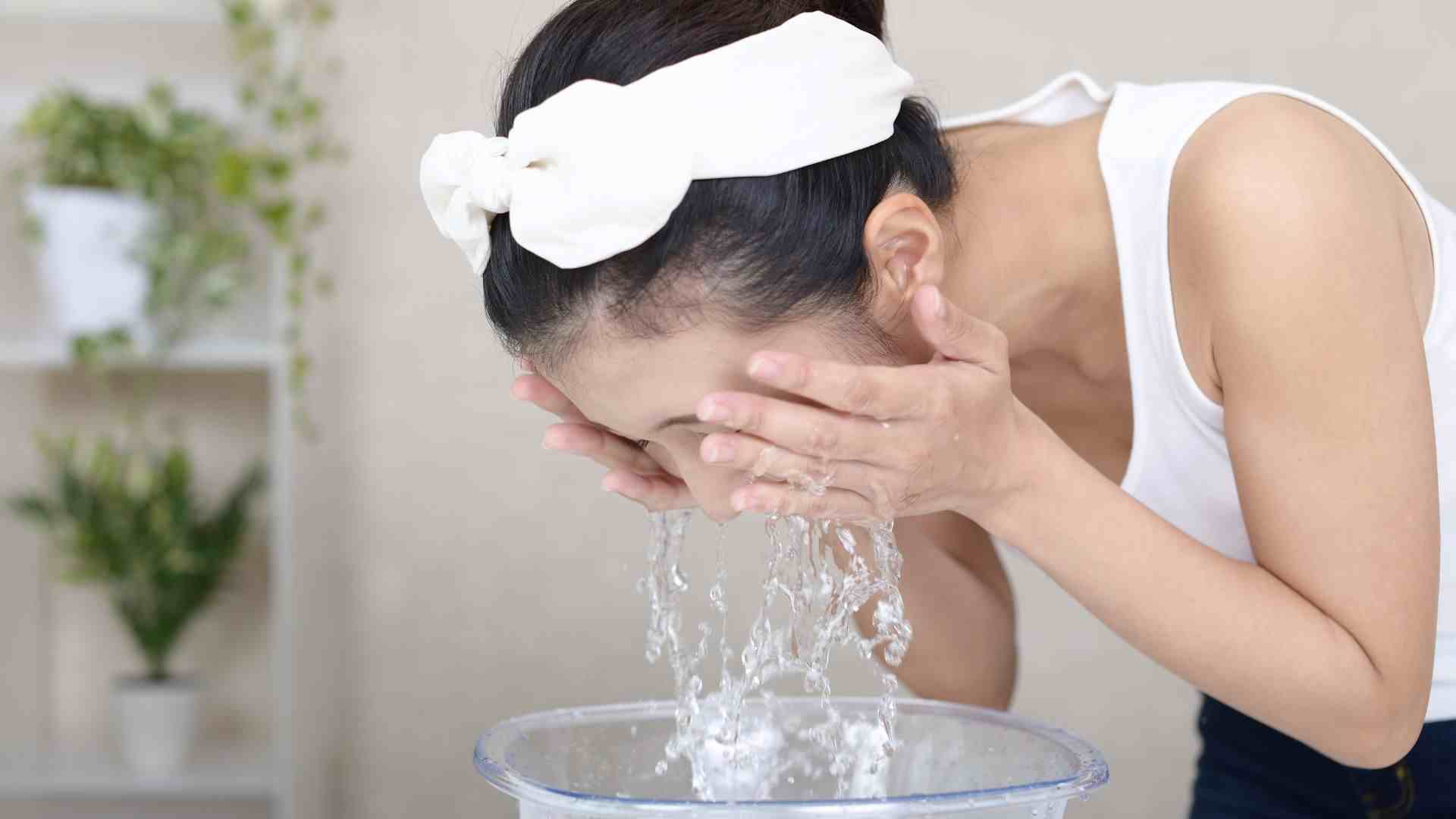 Should You Wash Your Face Before or After Shower? – biöm