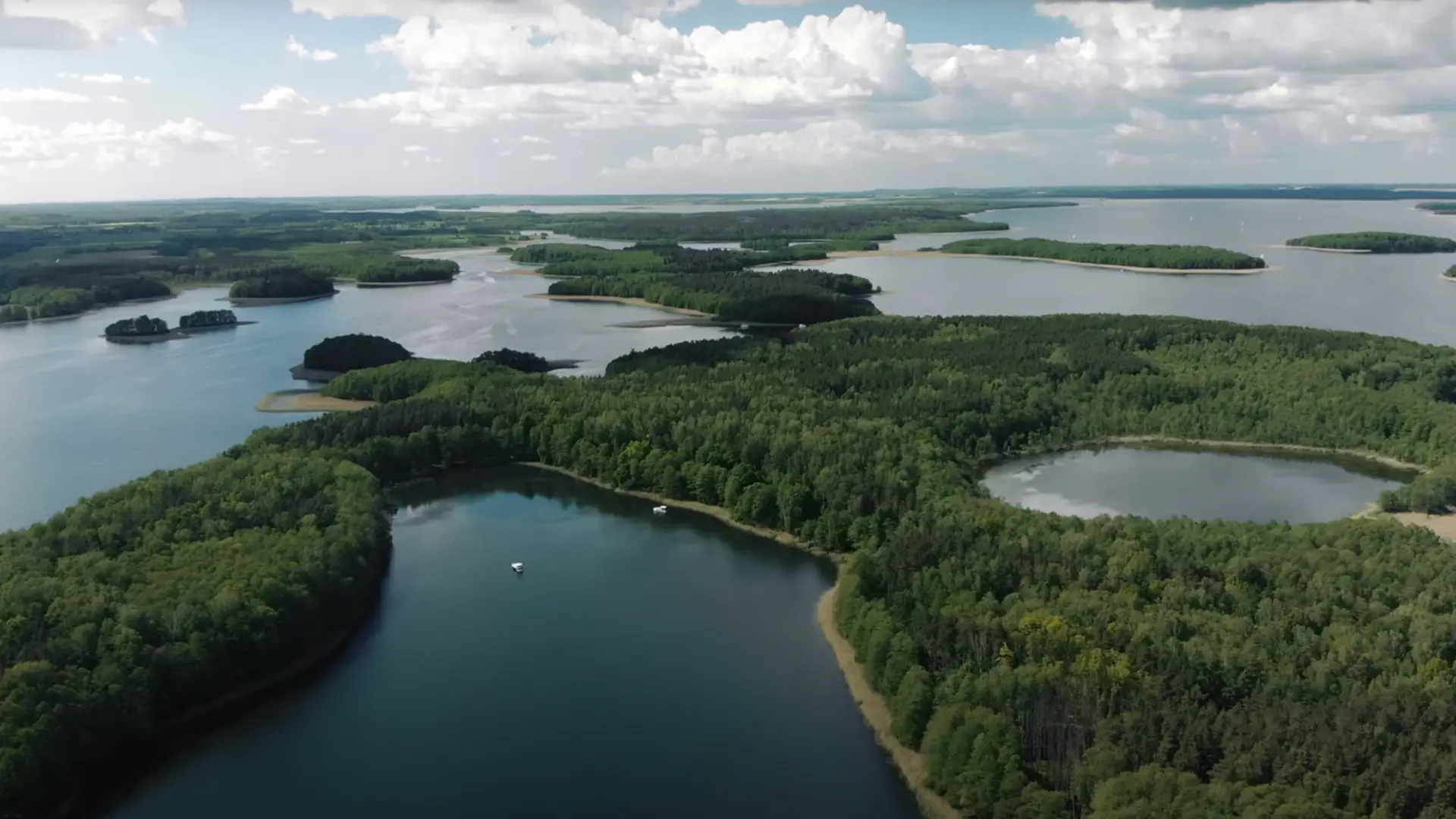 Atrakcje wodne Mazury - co wart odwiedzić podczas wyjazdu? 