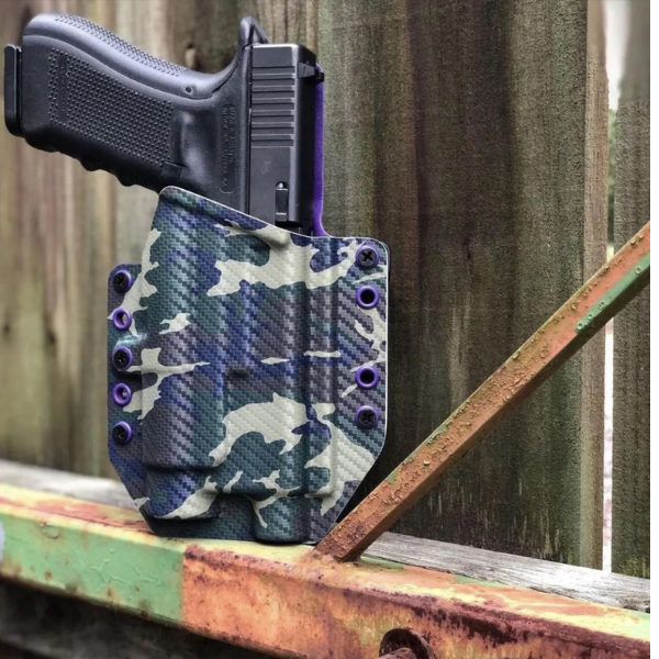 An image showing the OWB Sirius light-bearing holster for the Glock 43.