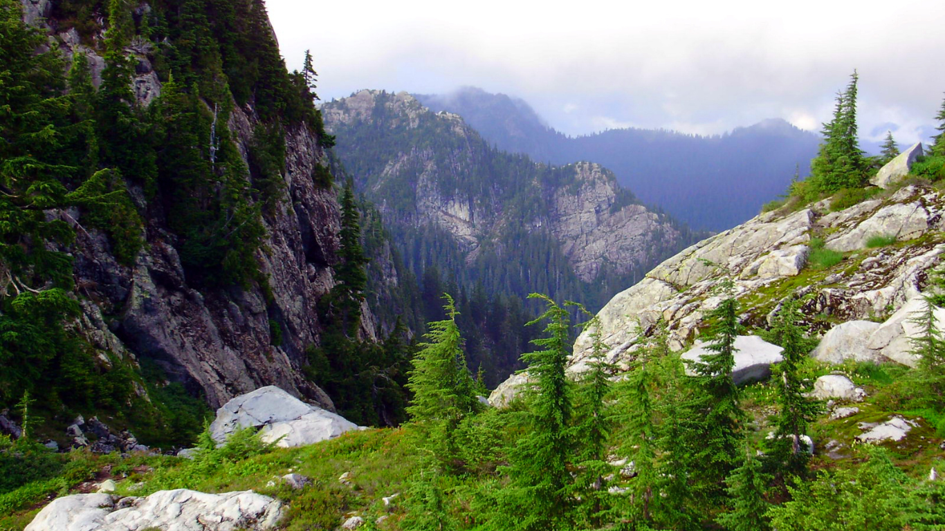 Mount Seymour, Vancouver - Picture by Pavlina Lunakova https://www.canva.com/photos/MADB3gq6ego/