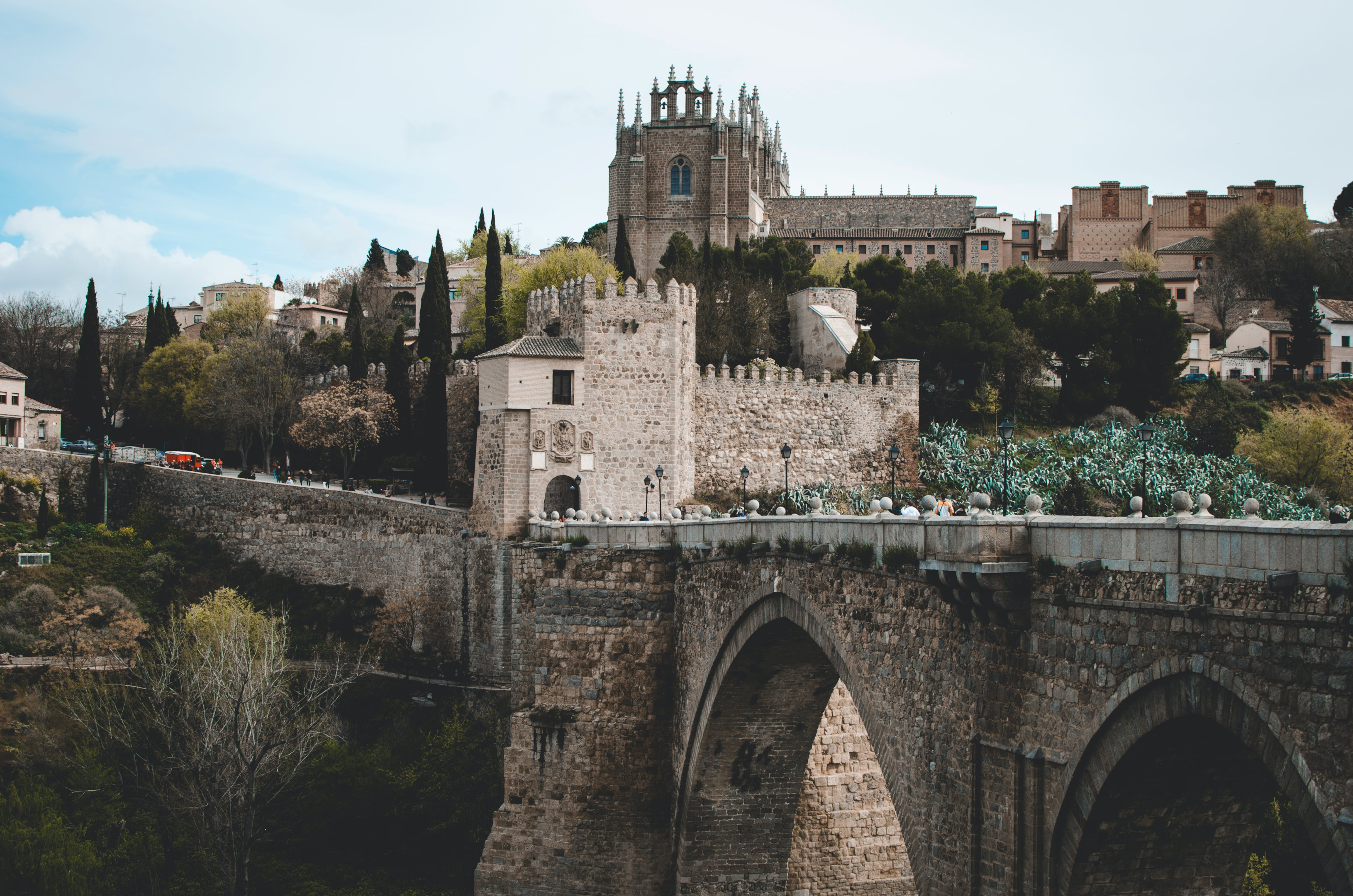 Castles and beautiful architecture in Europe illustrate countries in Spanish and where everything started.