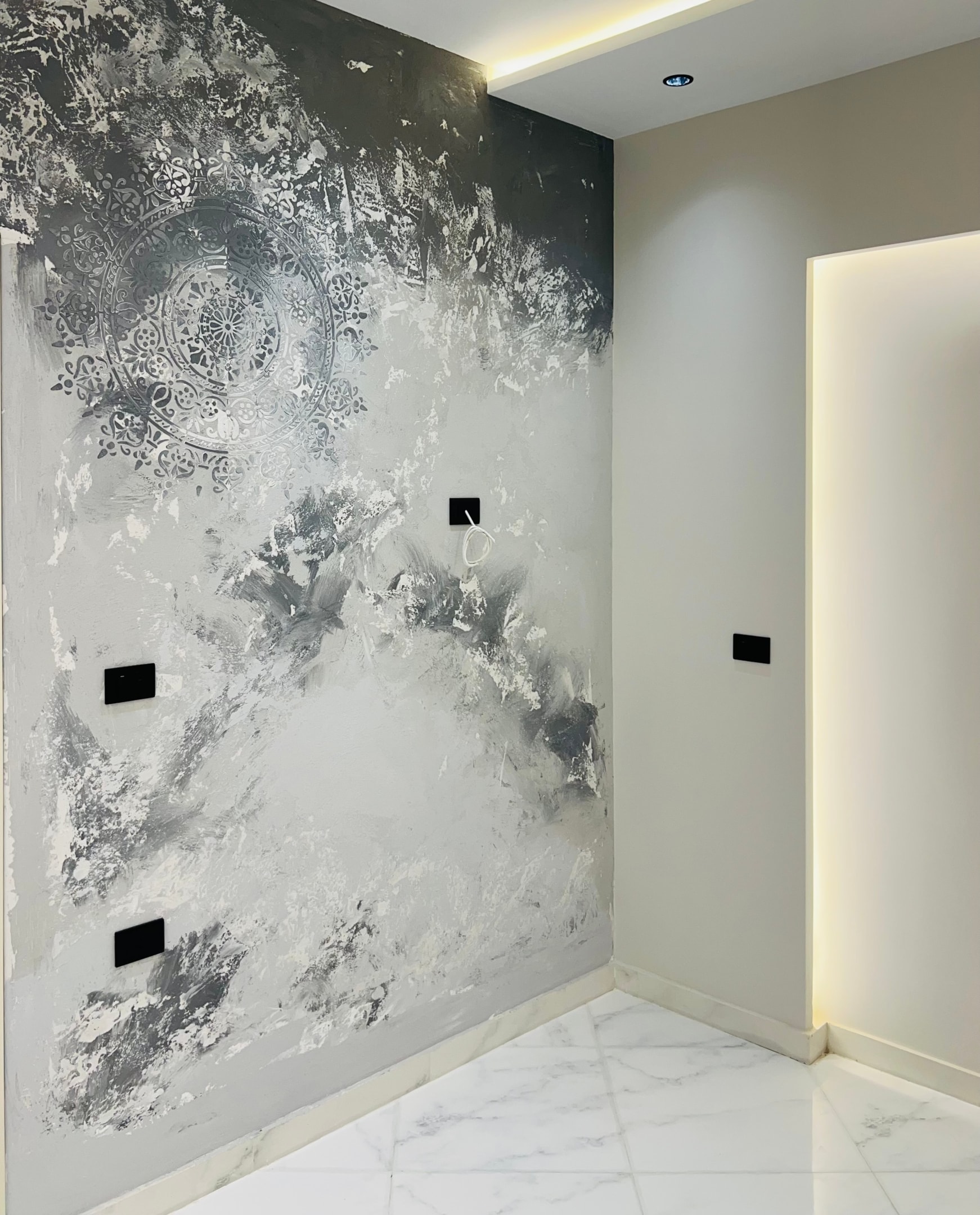 Persoonallisuutta saa lisäämällä maalaukseen sapluunalla tehtyjä kuvioita.