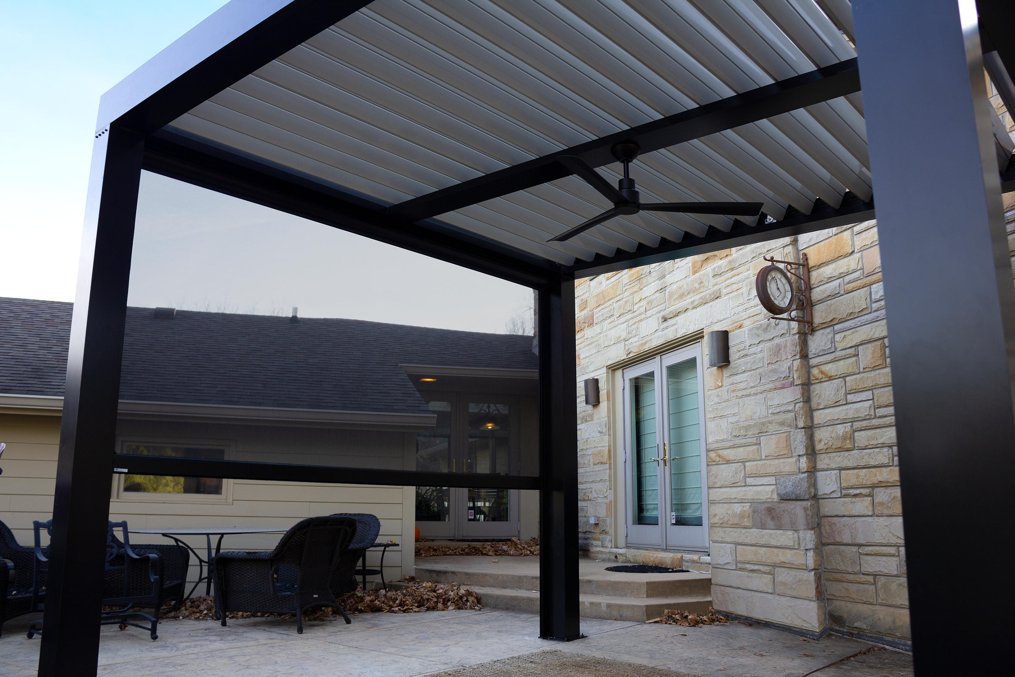 Pergola with slight overhang