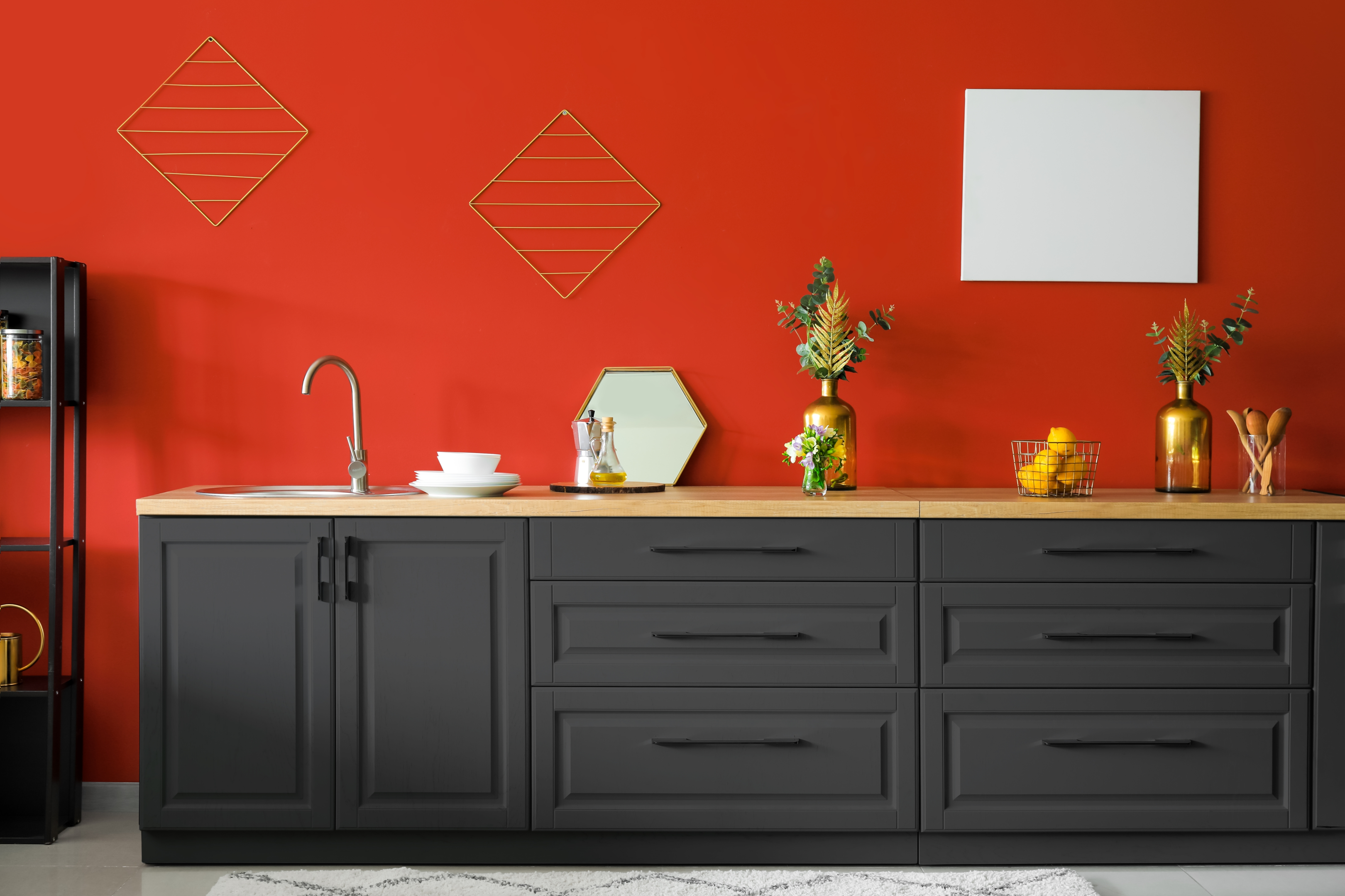 Darker tones in kitchen