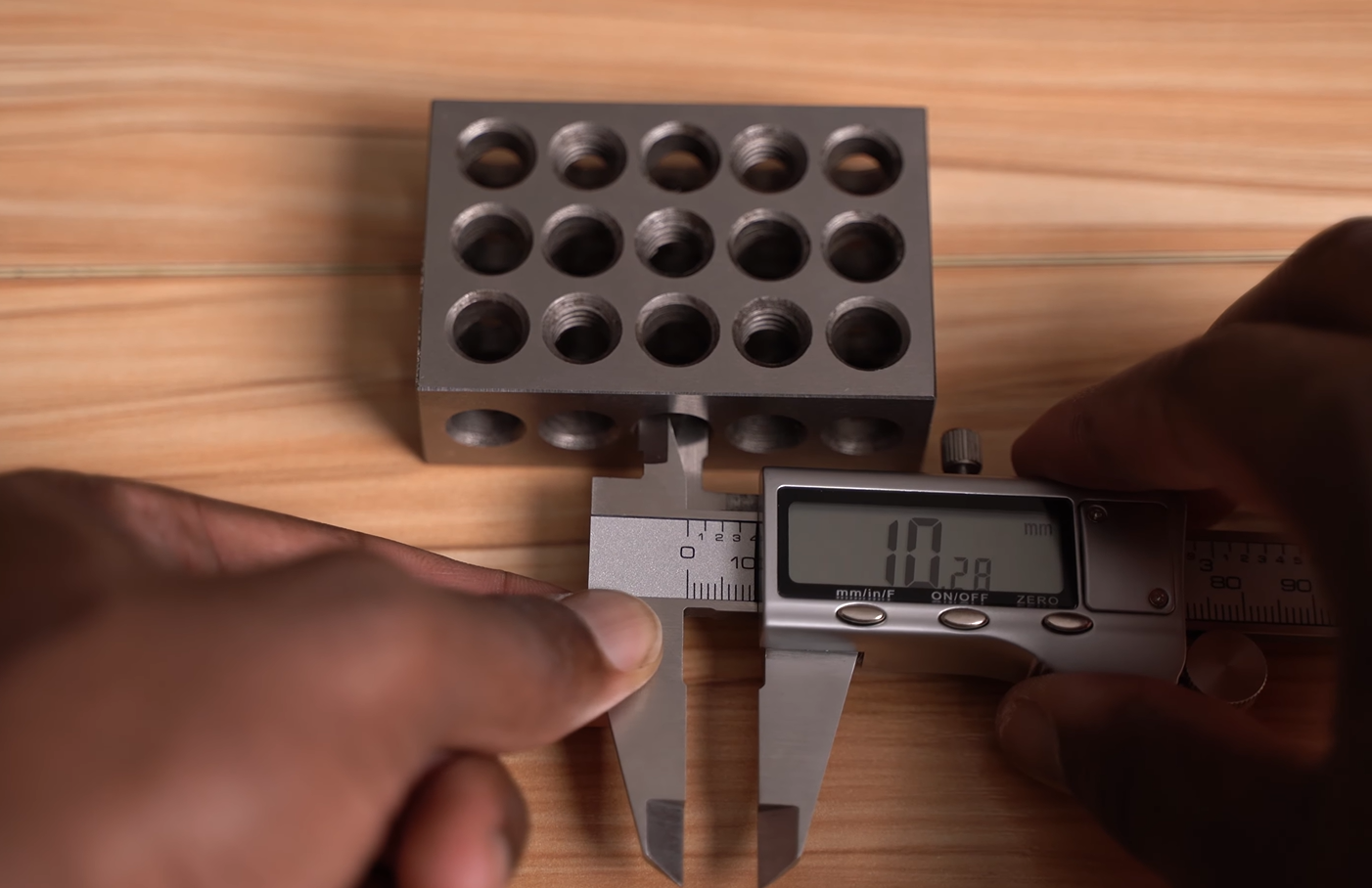 measuring the inner diameter using jiavarry caliper