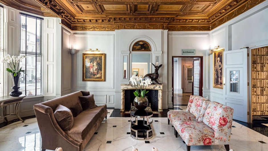 Contemporary Edwardian-style sitting room
