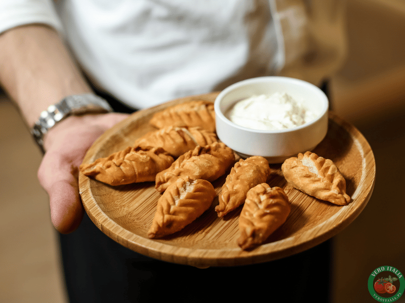 gotowe panzerotti z sosem