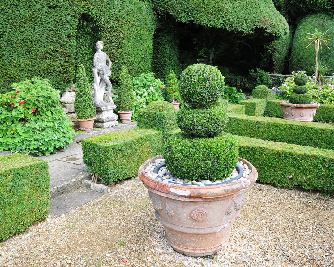 Franse tuin met stakke hagen 