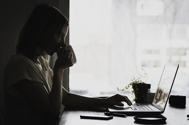 esercizi di scrittura creativa, lavoro, computer