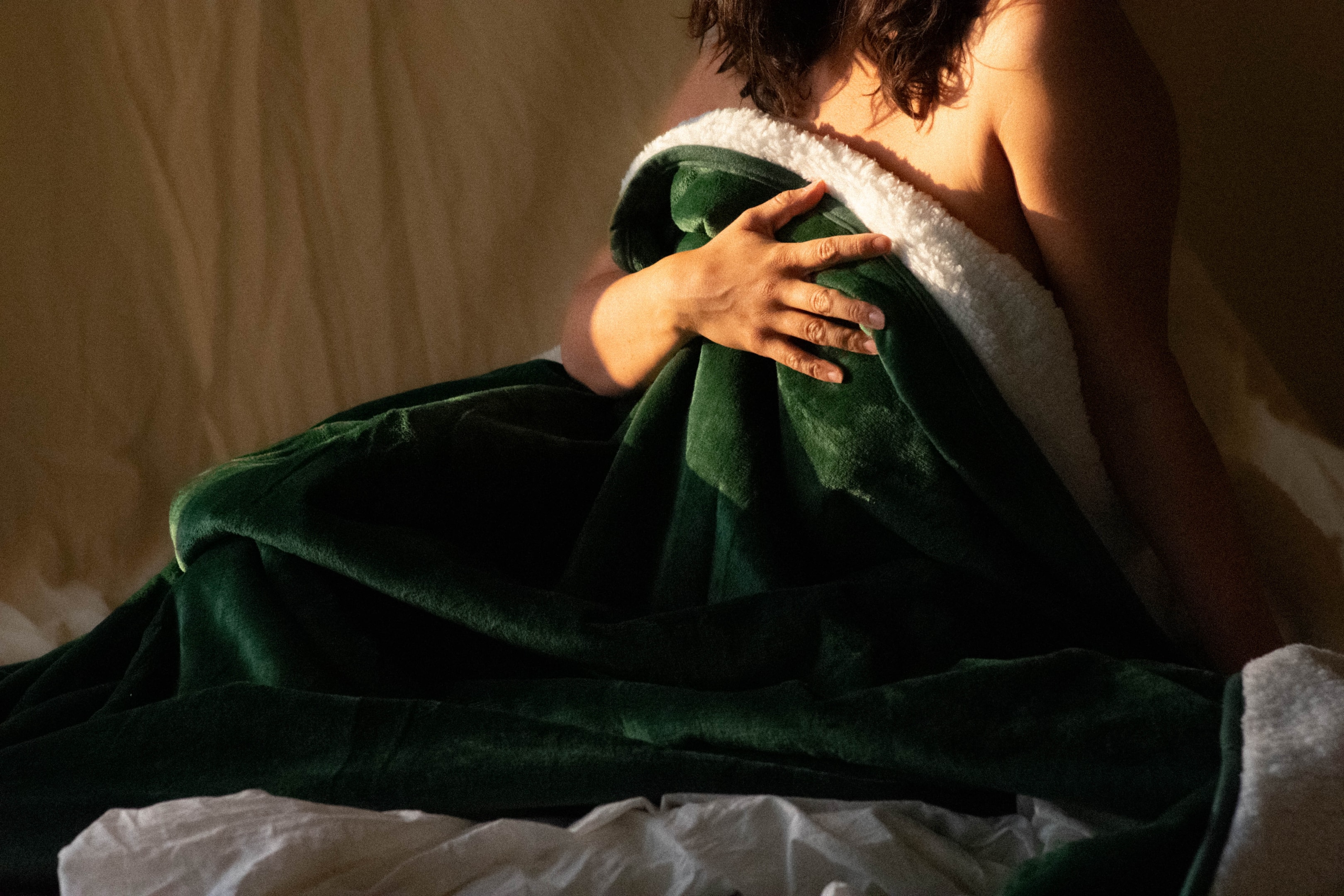 The Free Bleed® Blanket no more stained sheets