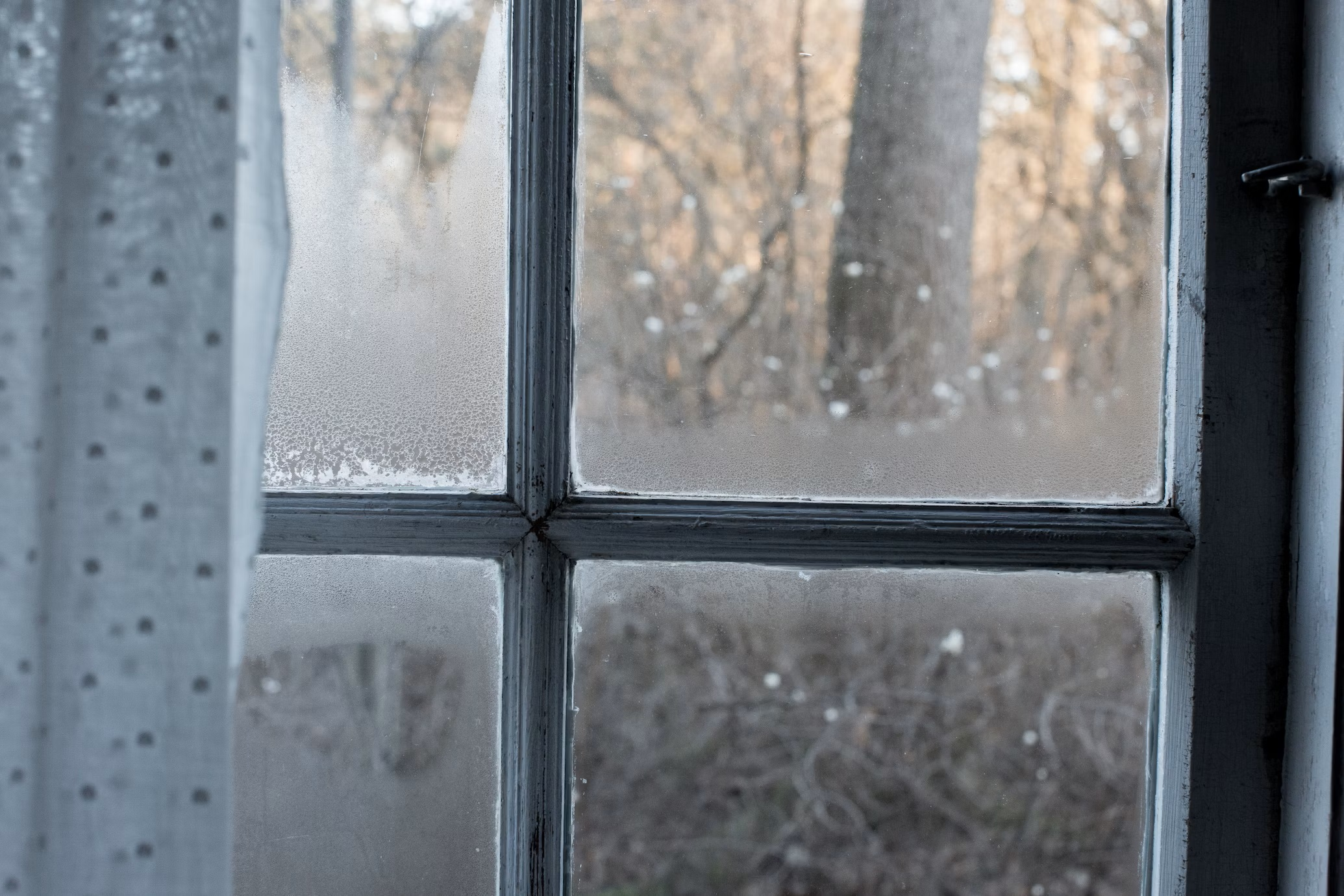 Home draught proofing - sliding sash windows - cold air 