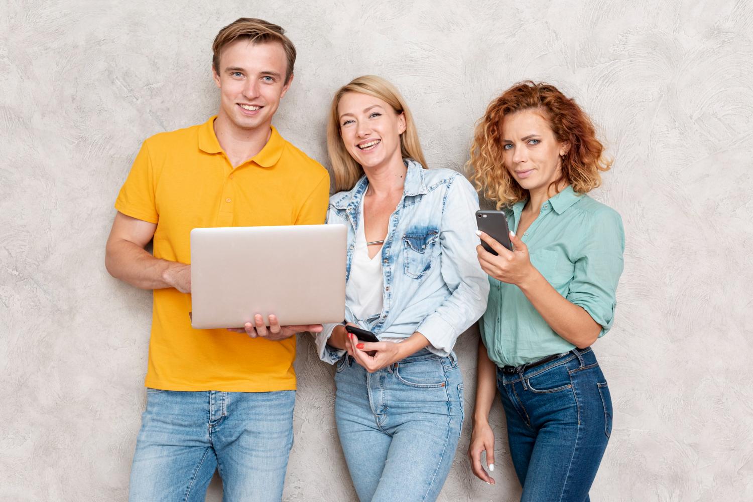 Three people dropshipping with Wix to get ahead