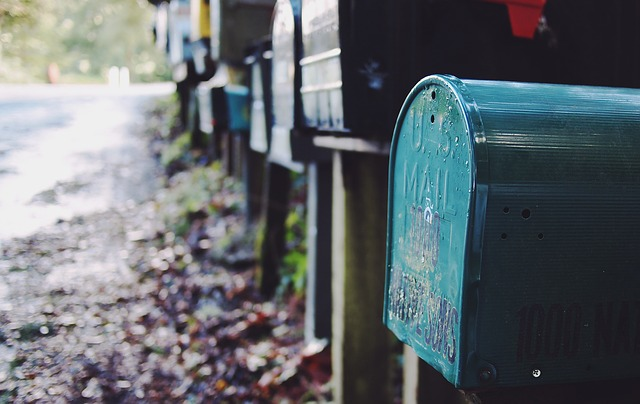 what is a parcel locker