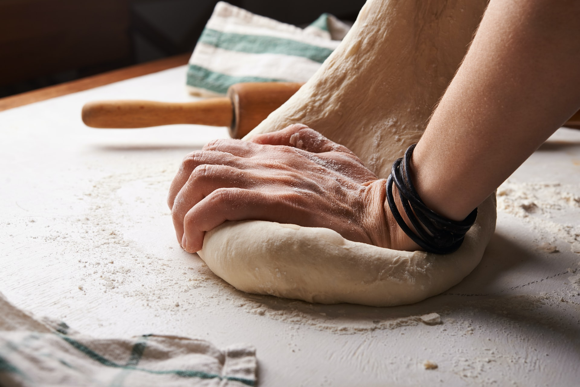 making white pizza dough