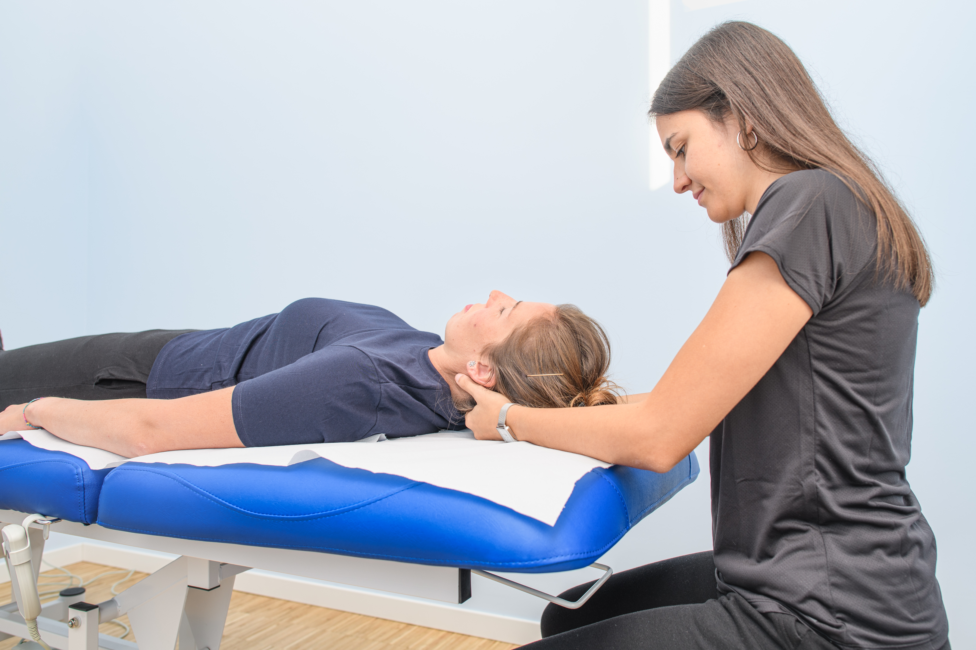 Image of a physical therapist having initial evaluation with a new senior client