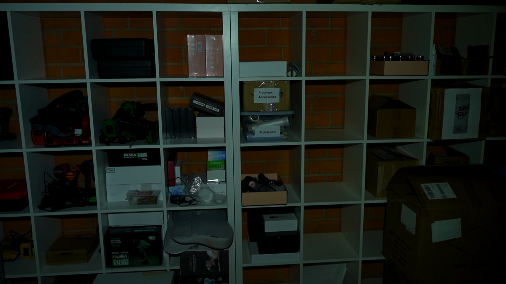 cybertools pocket flashlight illuminates a pitch-dark room