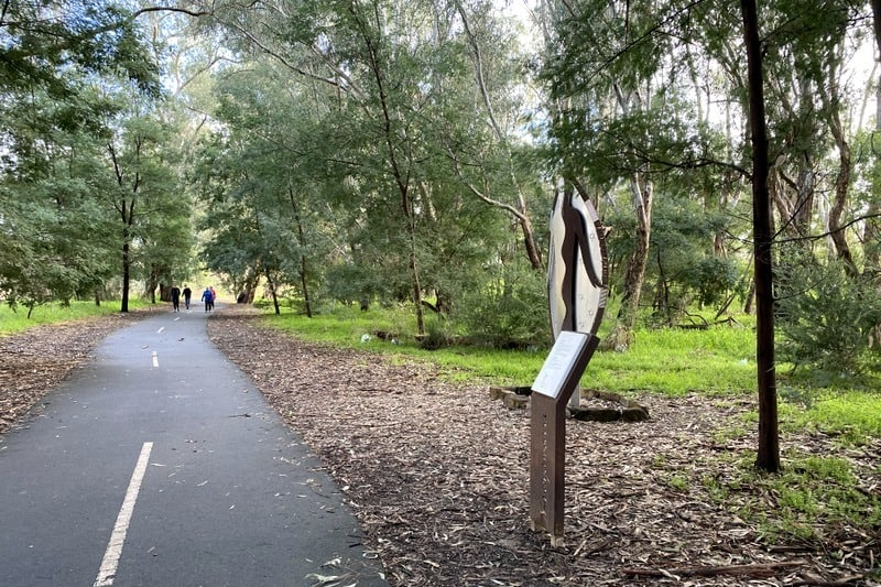 local aboriginal artists wagirra trail yindyamarra sculpture walk