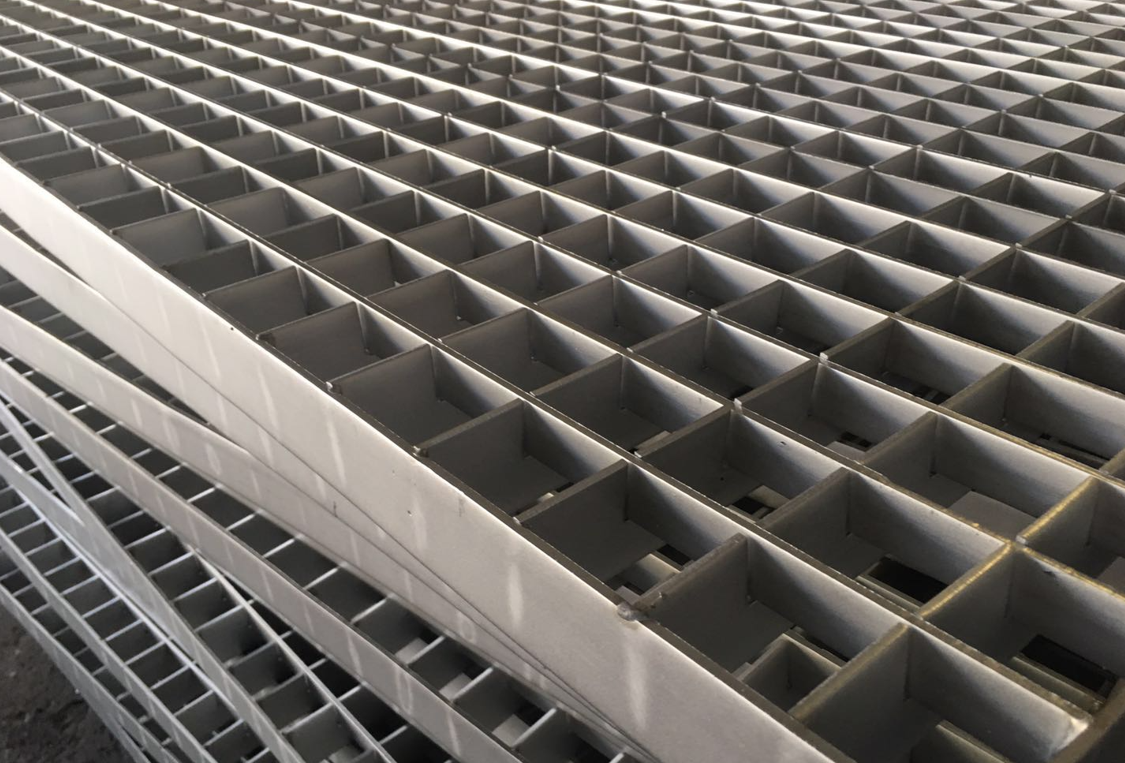 the size of steel gratings