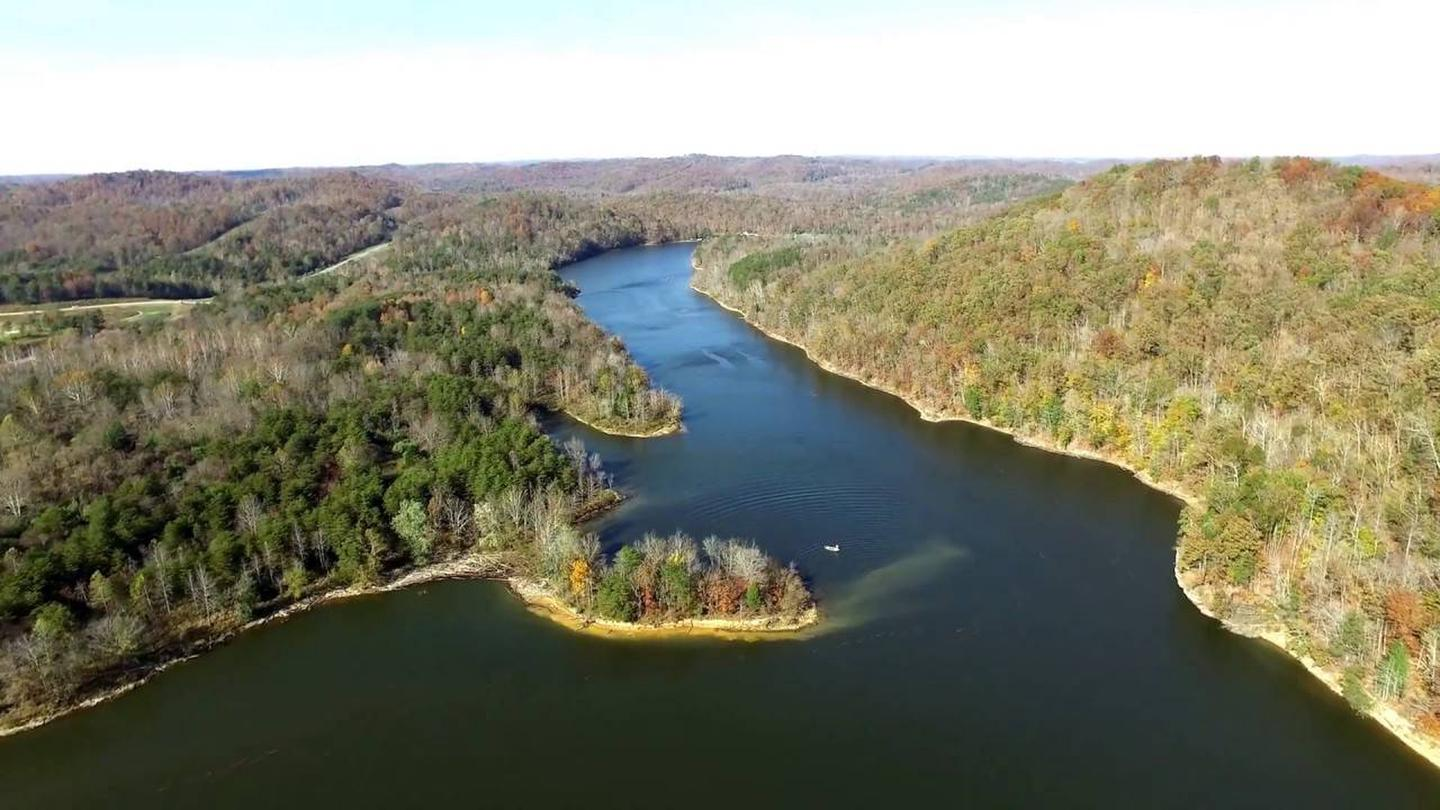 A good distance from Lexington is this lake for stand up paddle boards to adventure as they sup Kentucky.