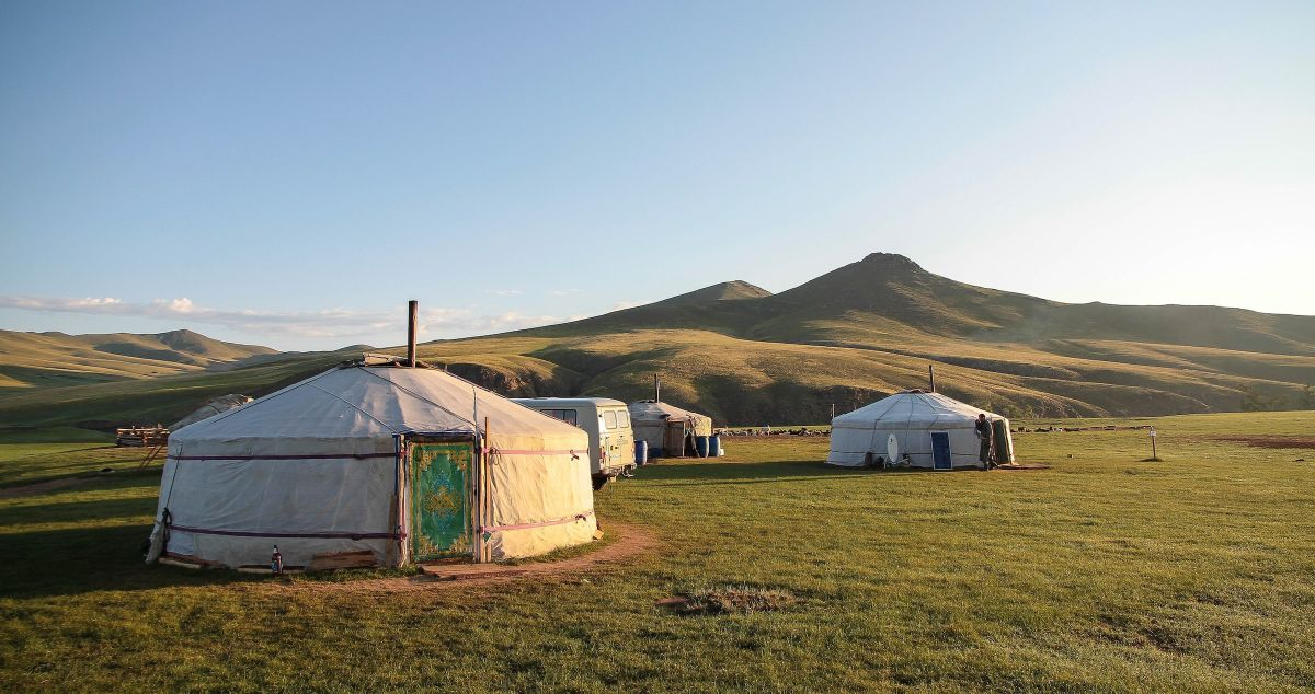 Ein Blick auf die Mongolische Steppe in der Mongolei