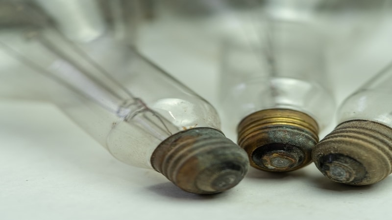 Light bulb base mistakes cause rust and damage